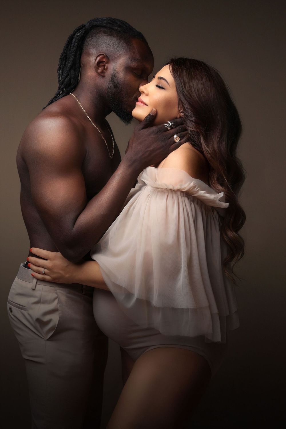 Maternity photoshoot in Dubai — Natural Objektif #1