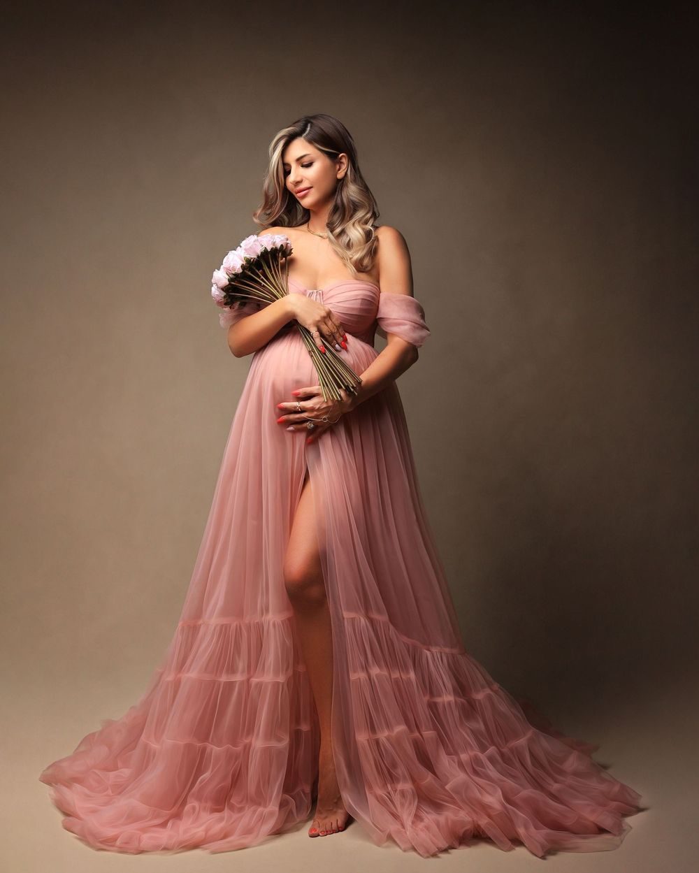 Maternity photoshoot in Dubai — Natural Objektif #2